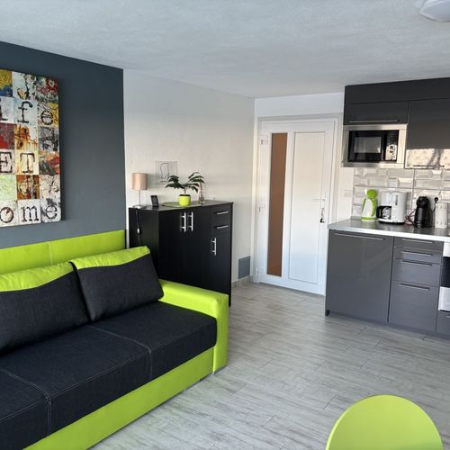 Apartament design la parter cu 2 camere pentru 4 pers.