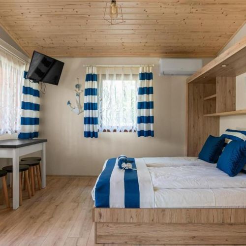 Apartament deluxe cu terasă cu 2 camere pentru 4 pers.