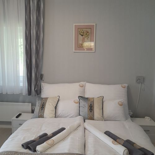 Casă de vacanță deluxe cu vedere spre pădure pentru 9 pers. (se inchirieaza doar integral) (se poate solicita pat suplimentar)