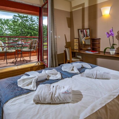 Rezydencja pokój 2-osobowy z balkonem z 1 pomieszczeniem sypialnianym (możliwa dostawka)