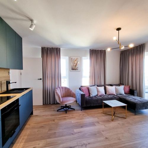 Apartament 4-osobowy z balkonem z 2 pomieszczeniami sypialnianymi