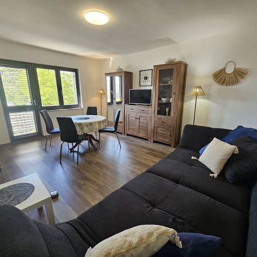 Apartament cu terasă cu aer condiționat cu 2 camere pentru 4 pers. (se poate solicita pat suplimentar)