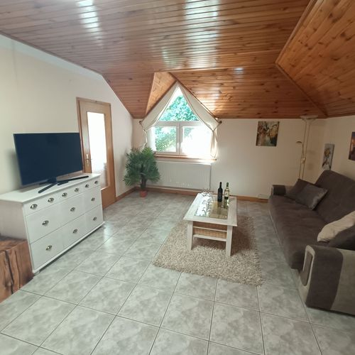 Apartament la etaj d cu 2 camere pentru 4 pers.