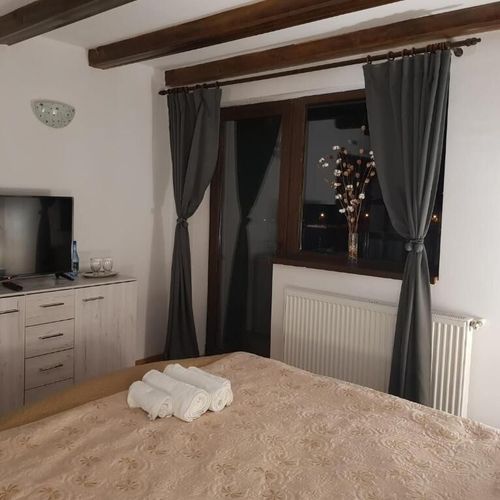 Apartament la etaj cu vedere spre munte cu 3 camere pentru 6 pers.