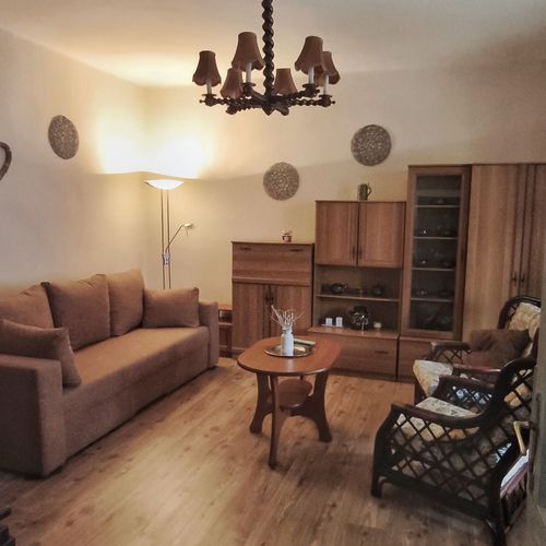 Casa rustică familial(ă) cu vedere spre curte pentru 4 pers. (se inchirieaza doar integral)
