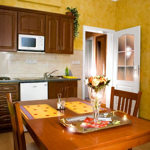 Apartament classic la etaj cu 1 camera pentru 2 pers. (se poate solicita pat suplimentar)