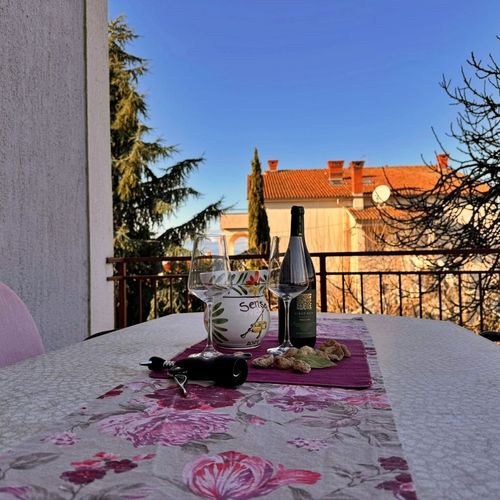 Apartament cu balcon cu vedere spre curte cu 3 camere pentru 5 pers.