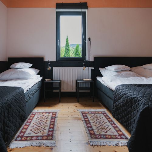 Casă de vacanță întreaga unitate cu vedere spre munte pentru 10 pers. (se inchirieaza doar integral) (se poate solicita pat suplimentar)
