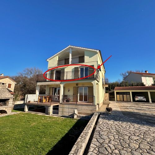 Apartament cu vedere spre mare cu 2 camere pentru 4 pers.