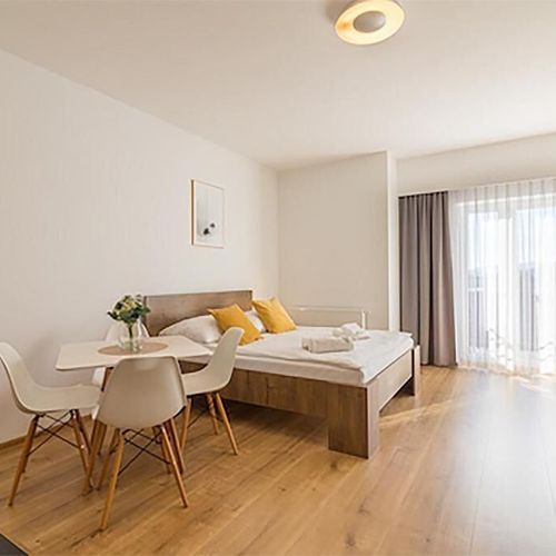 Apartament 3-osobowy na piętrze z widokiem na jezioro z 1 pomieszczeniem sypialnianym