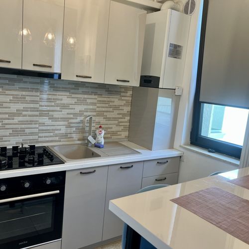 Apartament cu vedere spre mare cu 2 camere pentru 4 pers.