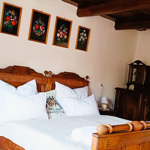 Casa rustică cu terasă cu aer condiționat pentru 4 pers. (se inchirieaza doar integral)