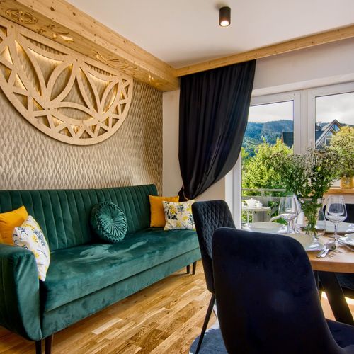 Apartament 4-osobowy na piętrze z widokiem na góry z 2 pomieszczeniami sypialnianymi