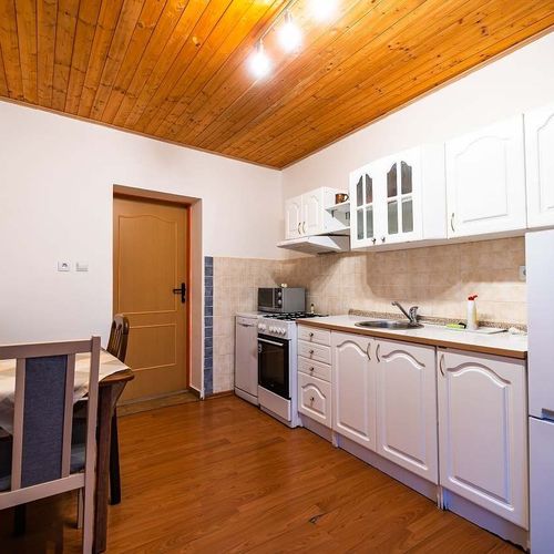 Apartament 4-osobowy cały dom pokój od strony basenu