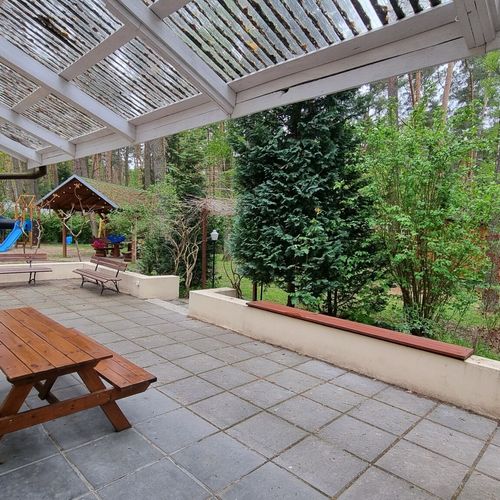 Apartament 8-osobowy z tarasem z widokiem na las z 3 pomieszczeniami sypialnianymi