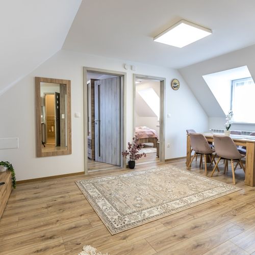 Apartament deluxe la etaj cu 3 camere pentru 6 pers.
