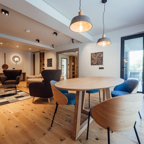 Apartament prezidențial cu vedere spre pădure, living și balcon - Corp Peakture Hotel cu 2 camere pentru 3 pers.