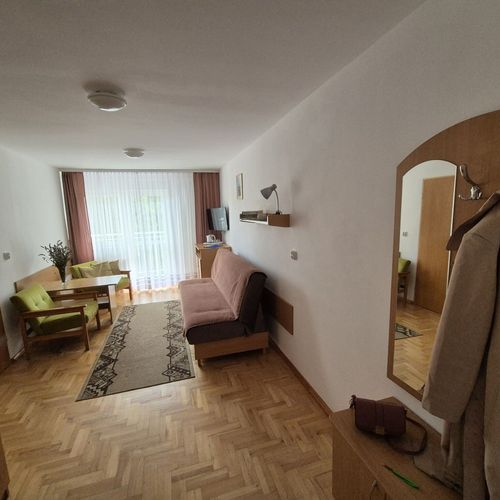 Camera cvadrupla cu balcon cu baie