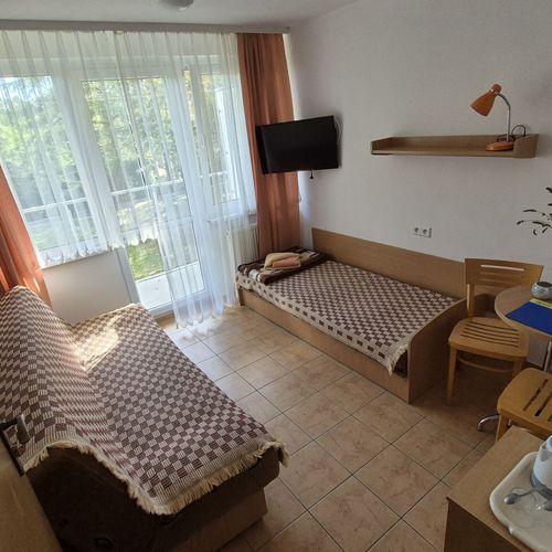 Camera twin cu balcon cu baie
