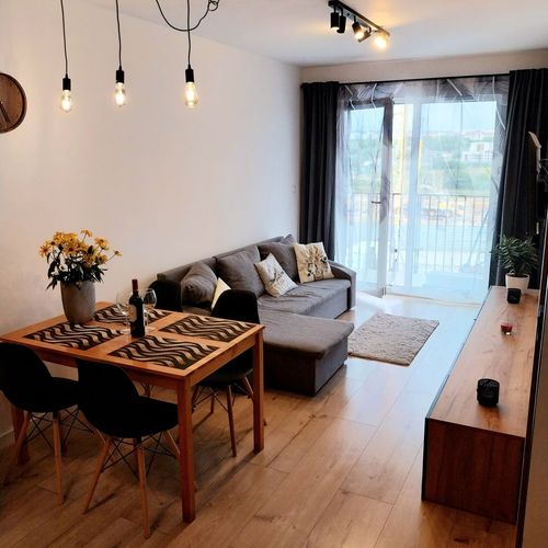Apartament 4-osobowy z balkonem z łazienką z 2 pomieszczeniami sypialnianymi