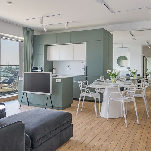 Apartament 4-osobowy z widokiem na port z 2 pomieszczeniami sypialnianymi