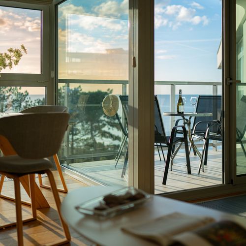 Apartament 4-osobowy Deluxe częściowy z widokiem na morze z 2 pomieszczeniami sypialnianymi