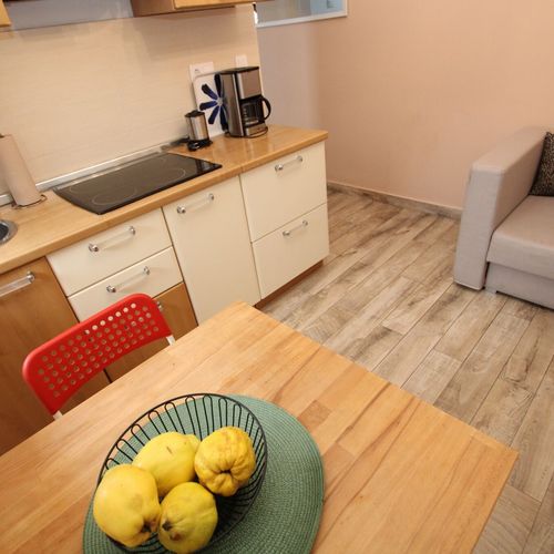 Apartament family la parter cu 1 camera pentru 2 pers. (se poate solicita pat suplimentar)