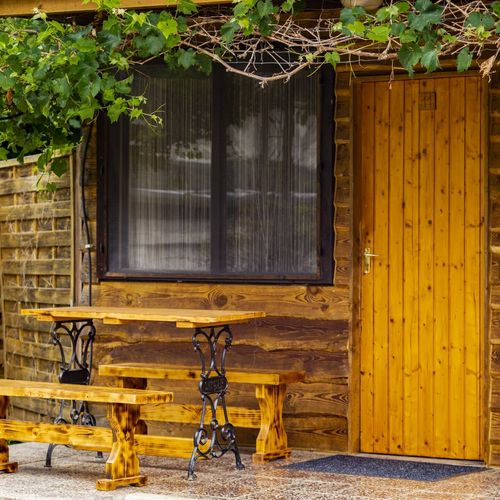 Bungalow pentru 5 pers. (se inchirieaza doar integral)