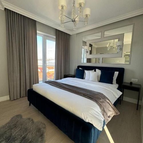 Apartament cu balcon cu vedere spre oraș cu 2 camere pentru 4 pers.