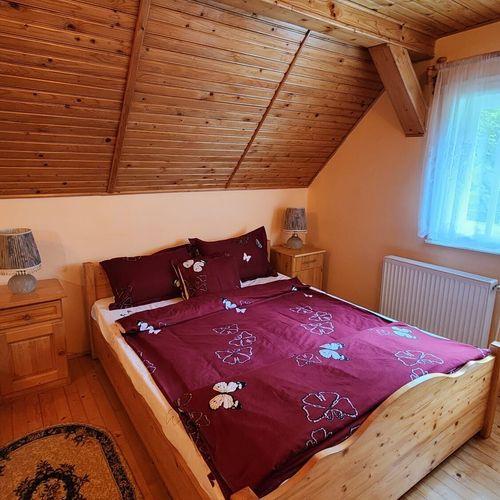 Casă de vacanță cu vedere spre pădure cu vedere spre munte pentru 9 pers. (se inchirieaza doar integral)