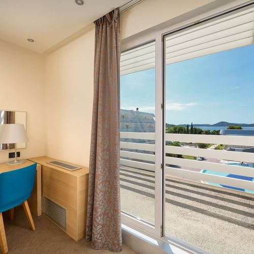 Suita cu balcon cu vedere spre mare cu 3 camere pentru 5 pers.