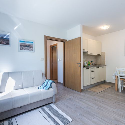 Apartament 2-osobowy na parterze pokój od strony basenu z 1 pomieszczeniem sypialnianym (możliwa dostawka)
