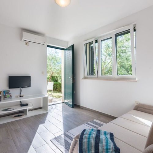 Apartament 2-osobowy na parterze z widokiem na ogród z 1 pomieszczeniem sypialnianym (możliwa dostawka)