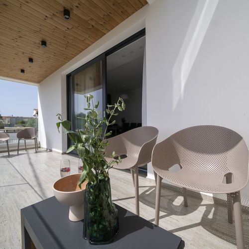 Apartament family cu vedere parțială spre mare cu 2 camere pentru 4 pers.