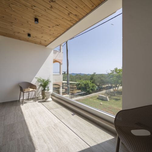 Apartament family cu vedere parțială spre mare cu 2 camere pentru 4 pers.