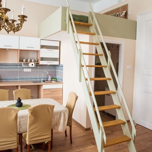 Romantik Apartman s galérií s manželskou postelí s 1 ložnicí