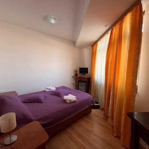 Camera tripla la etaj cu balcon