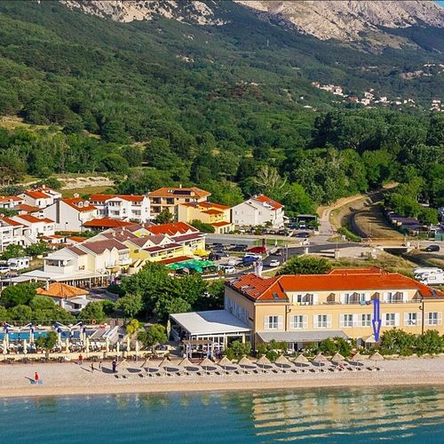 Apartman pro 4 os. se 2 ložnicemi s výhledem na moře na přízemí