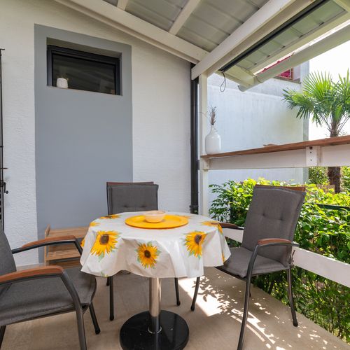 Apartament 3-osobowy z klimatyzacją z tarasem z 1 pomieszczeniem sypialnianym A-23561-a