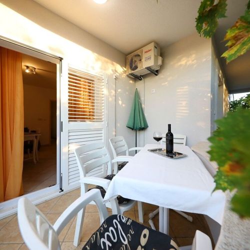Apartament 4-osobowy z klimatyzacją z widokiem na morze z 1 pomieszczeniem sypialnianym A-23722-c