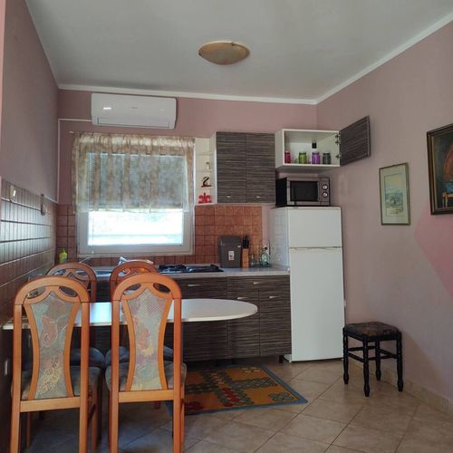 Apartman s klimatizací s terasou pro 4 os. s 1 ložnicí A-23777-a