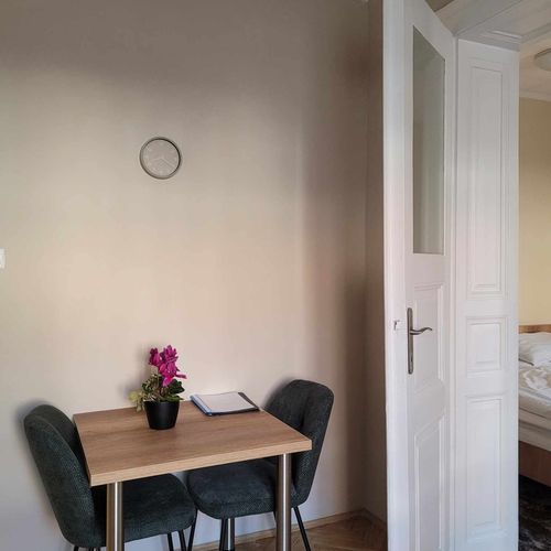 Apartament confort la parter cu 2 camere pentru 3 pers.