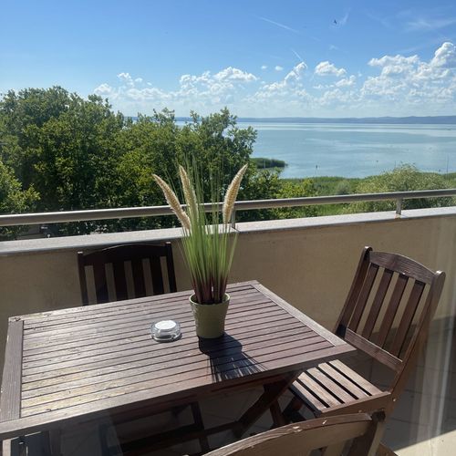 Apartament gold cu vedere spre lac cu 2 camere pentru 4 pers.