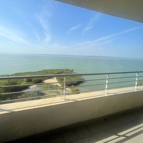 Apartament family cu vedere spre lac cu 2 camere pentru 4 pers.