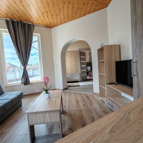 Apartament 4-osobowy na parterze z widokiem na ogród (możliwa dostawka)