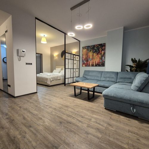 Suita deluxe queen cu 2 camere pentru 4 pers.