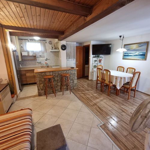 Apartament family la parter cu 3 camere pentru 6 pers.