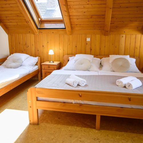 Apartament 7-osobowy na poddaszu z widokiem na miasto z 3 pomieszczeniami sypialnianymi