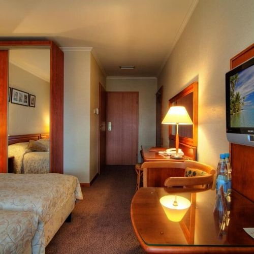 Pokój 2-osobowy z łazienką z widokiem na ogród