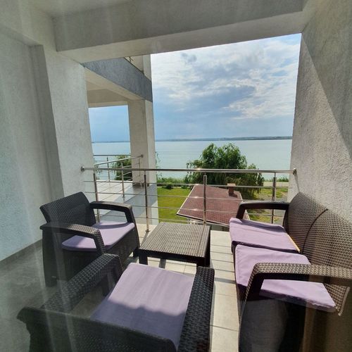 Apartament standard Plus cu vedere spre lac cu 2 camere pentru 4 pers.